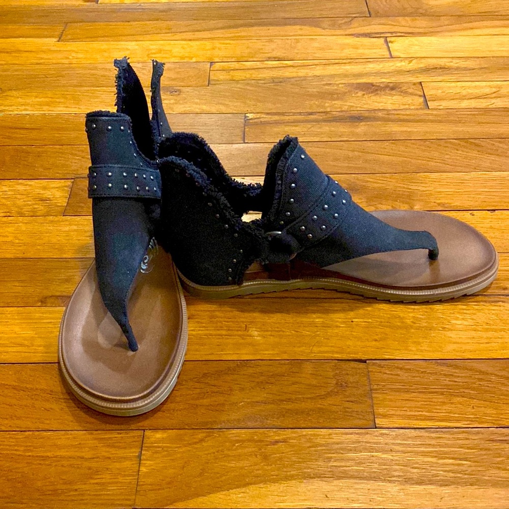 Very G sandals